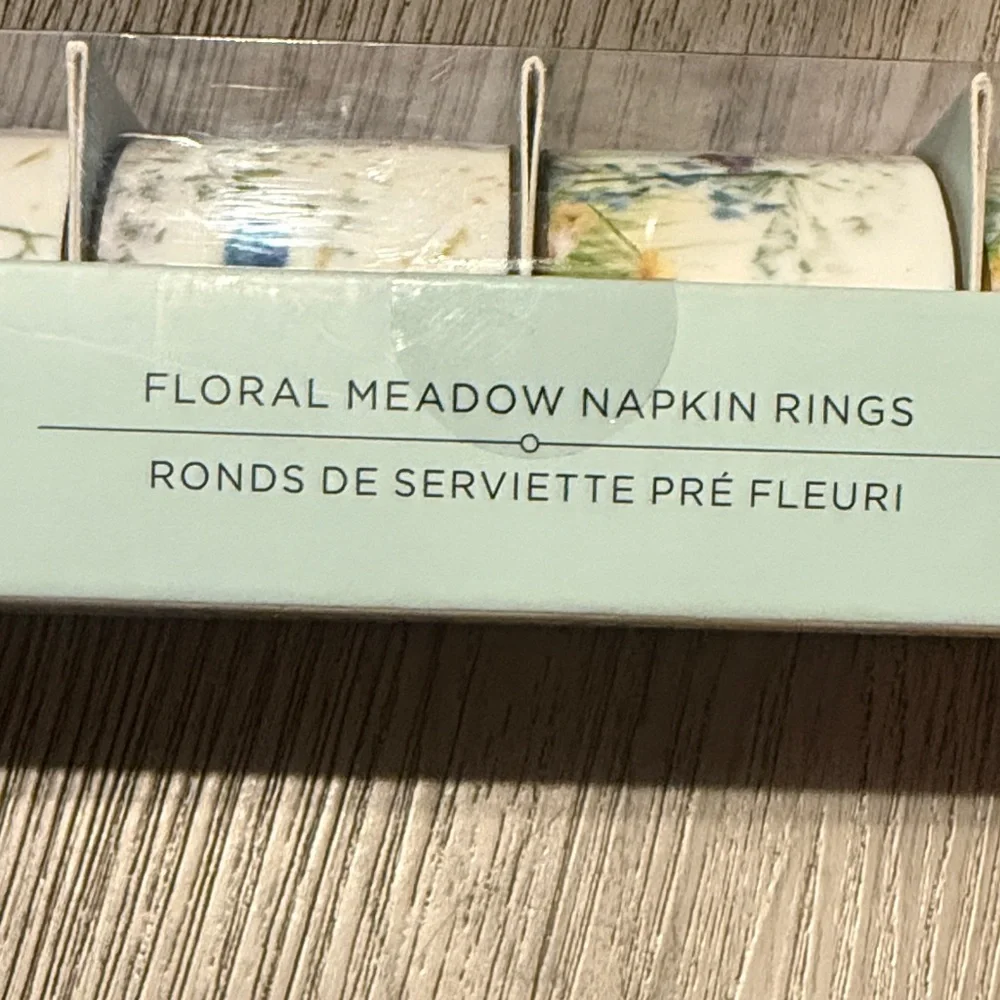 6 Williams Sonoma Bunny Floral Porcelain napkins rings